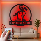 Insegna in Metallo Boscaiolo Personalizzata | Arte da Parete LED Woodsman | Regalo Personalizzato per Lui | Decorazione Rustica per Cabin e Garage