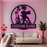 Insegna in metallo LED personalizzata con coniglio e farfalla, regalo per nursery, decorazione per stanza dei bambini