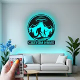 Personalisierte Bigfoot und Alien LED Metall-Wandkunst – Einzigartiges Geschenk für Sci-Fi-Enthusiasten, Man Cave oder Spielzimmer-Dekor