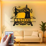 Individuelles Nähmaschinen-Schild | LED Metall-Wandkunst | Personalisierte Bastelzimmer-Dekoration für Schneiderinnen | Vintage Stil Namensschild