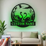 Insegna in metallo personalizzata con cigni | Arte murale retroilluminata a LED | Regalo romantico per matrimoni e anniversari