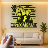 Panneau LED en métal personnalisé avec cheval | Décoration murale équestre | Décor de grange drapeau américain | Cadeau pour amoureux des chevaux