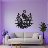 Arte murale in metallo con pavone | Insegna personalizzata con nome e luce LED | Arredo elegante per ingresso | Regalo con silhouette floreale