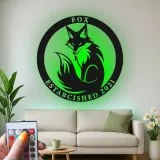 Insegna in metallo LED con volpe su misura | Decorazione murale personalizzata con fauna selvatica | Arredo per baita e regalo per amanti della natura | Logo con data di fondazione