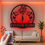Personalisierte LED-beleuchtete Metall-Wandkunst mit Mädchen und Schmetterlingen – Geschenk für Sie, Schlafzimmer- oder Kinderzimmerdeko