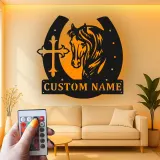 Cartel LED personalizado de caballo y cruz | Decoración mural de metal con herradura a medida | Regalo ecuestre para establo y hogar