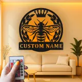 Personalisierte Biene mit Krone LED Licht Metall-Wandkunst Geschenk für Naturliebhaber Garten oder Patio Dekor