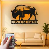 Insegna in metallo LED personalizzata con bisonte - Regalo selvatico per la casa - Decorazione rustica per soggiorno