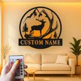 Personalisierte Metall-Wandkunst mit Hirschgeweih und LED-Beleuchtung – Geschenk für Naturliebhaber, Hüttendeko mit Bergmotiv