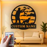 Insegna in metallo con cacciatore di anatre personalizzata | Arte murale da caccia illuminata LED | Decor per baita personalizzato | Regalo per appassionati di outdoor