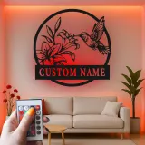 Arte Murale in Metallo Colibrì e Giglio | Insegna LED con Nome Personalizzato | Decorazione Floreale per Giardino | Regalo per Mamma