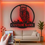 Cartel LED de metal con búho cornudo | Decoración mural de fauna personalizada | Placa con nombre personalizada para cabaña, oficina o bar en casa