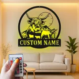Insegna in metallo LED Highland Cow personalizzata | Arte da ranch personalizzata | Decorazione moderna per la casa per regalo di famiglia