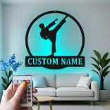 Insegna LED Karate Personalizzata | Arte Murale in Metallo per Arti Marziali | Decorazione Dojo e Regalo per Combattente