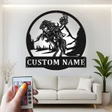 Decorazione murale in metallo LED Cavaliere senza testa | Insegna gotica Halloween personalizzata | Decor folklore spettrale per ingresso | Targa con nome su misura