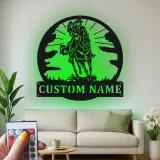 Décoration murale en métal personnalisée représentant un couple de cowboys à cheval avec rétroéclairage LED - Cadeau western - Décor rustique pour la maison
