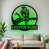 Insegna in metallo personalizzata con falco e luce LED, regalo per amanti della fauna selvatica, decorazione rustica per soggiorno o ufficio