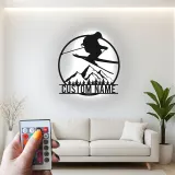 Insegna LED in metallo personalizzata per sciatore | Arte murale di montagna su misura | Arredo e regalo per baita e sci freestyle