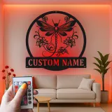 Insegna in metallo personalizzata con lucciole e fiori LED per amanti della natura, regalo per camera da letto o decorazione da giardino