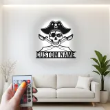 Insegna in metallo LED Teschio Pirata | Insegna da parete con nome personalizzato per Man Cave | Decorazione nautica personalizzata | Spade incrociate luminose