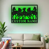 Cartel con nombre de caballo personalizado | Decoración mural de metal LED para rancho y decoración ecuestre | Caballos al galope personalizados