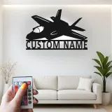 Insegna LED a forma di jet da combattimento personalizzata | Arte da parete in metallo per aviazione | Regalo personalizzato per piloti | Decorazione per rifugi maschili di aerei militari