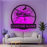 Décoration murale en métal personnalisée avec lumière LED d'avion - Cadeau d'aviation pour pilotes, décoration de hangar ou de bureau 1