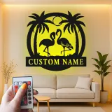 Insegna in metallo con fenicottero personalizzata e LED | Decorazione tropicale per casa al mare | Arte murale con nome per patio e soggiorno