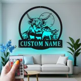 Insegna in metallo LED Highland Cow personalizzata | Arte da ranch personalizzata | Decorazione moderna per la casa per regalo di famiglia