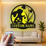 Insegna in metallo LED personalizzata con coniglio e fiori, regalo per nursery, decorazione per stanza dei bambini