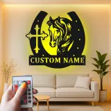 Cartel LED personalizado de caballo y cruz | Decoración mural de metal con herradura a medida | Regalo ecuestre para establo y hogar