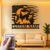 Insegna in metallo personalizzata con alce | Arte da parete faunistica LED con bandiera americana | Decorazione e regalo per cabin di cacciatori