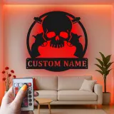 Insegna personalizzata con teschio e revolver | Arte murale in metallo LED | Decorazione per man cave personalizzata e regalo per appassionati di armi