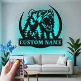 Cartel de metal LED de bosque de osos personalizado Regalo para entusiastas del aire libre Decoración de cabaña o lodge