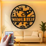 Insegna in metallo astronauta personalizzata | Arte murale LED con razzo spaziale | Decorazione per cameretta a tema spazio | Targa premium per nursery