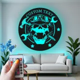 Individuelles Garagenschild mit LED | Personalisiertes Mechaniker Skull Metall Wandkunst | Vintage Biker Dekor für Werkstatt oder Man Cave