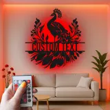 Arte murale in metallo con pavone | Insegna personalizzata con nome e luce LED | Arredo elegante per ingresso | Regalo con silhouette floreale