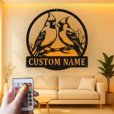 Insegna in metallo personalizzata con coppia di cardinali e luce LED - Regalo per amanti degli uccelli - Decorazione per soggiorno e natura