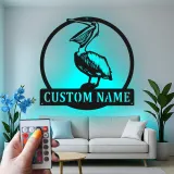 Panneau LED de pélican personnalisé | Décor mural en métal côtier | Cadeau de maison de plage personnalisé | Art de silhouette d'oiseau nautique