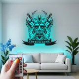 Art Murale en Métal Samouraï Personnalisé | Panneau LED Casque Japonais | Décor de Dojo Personnalisé | Cadeau pour Fan d'Arts Martiaux