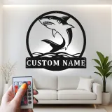 Décoration murale LED en métal requin blanc | Panneau personnalisé avec prénom | Déco prédateur marin pour bureau et man cave | Cadeau vie marine