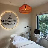 Personalisierte Halo-beleuchtete Acryl-Werbeschilder | Individuelles LED-Metall-Logo für Salon | Büro | Klinik | Premium-Wanddekoration