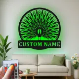 Arte Murale in Metallo LED con Pavone Personalizzato | Insegna con Nome per Soggiorno | Elegante Decorazione Art Deco per Uccelli e Regalo di Matrimonio