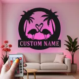 Panneau en métal Flamant Rose personnalisé | Art mural LED tropical | Décor de nom de maison de plage personnalisé | Cadeau décor de coucher de soleil