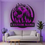 Personalisiertes LED-Licht Metallschild mit Grizzlybär – Geschenk für Naturfreunde, Dekoration für Hütte oder Lodge