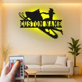 Insegna LED personalizzata per donna in motoslitta | Decorazione murale in metallo su misura | Regalo invernale per lei | Silhouette rider