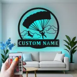 Personalisierte Skydiving LED-Leuchte | Individuelles Metallschild | Beleuchtete Fallschirmspringer-Silhouette | Geschenk für Abenteuerliebhaber