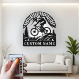 Arte in Metallo Mountain Biker | Insegna Nome Personalizzata con Luci LED | Regalo Personalizzato per Amanti dell'Avventura nel Ciclismo in Discesa