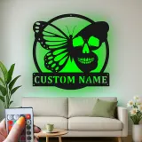 Insegna in metallo personalizzata con farfalla e teschio luce LED regalo unico per amanti del goth decorazione per camera da letto o soggiorno 1