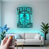 Panneau de Studio de Tatouage Personnalisé | Décoration Murale en Métal Rétroéclairée avec Serpent Gothique & Dague | Décor de Tatouage Personnalisé pour Artistes